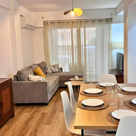 Spacious 3 Bedroom Renovated 500 M From The Beaches شقة *