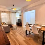 Spacious 3 Bedroom Renovated 500 M From The Beaches Lejlighed *