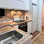 Lejlighed Spacious 3 Bedroom Renovated 500 M From The Beaches
