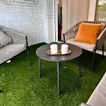 Spacious 3 Bedroom Renovated 500 M From The Beaches