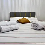Spacious 3 Bedroom Renovated 500 M From The Beaches Lejlighed