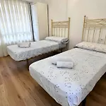 Spacious 3 Bedroom Renovated 500 M From The Beaches Lejlighed
