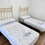Spacious 3 Bedroom Renovated 500 M From The Beaches *