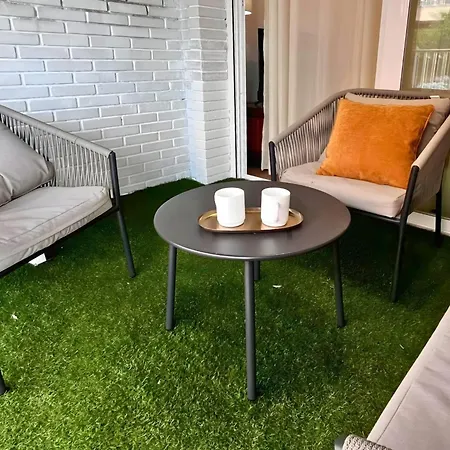 Spacious 3 Bedroom Renovated 500 M From The Beaches