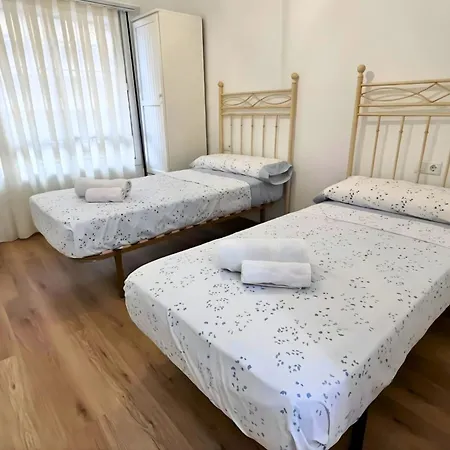 Spacious 3 Bedroom Renovated 500 M From The Beaches Apartamento