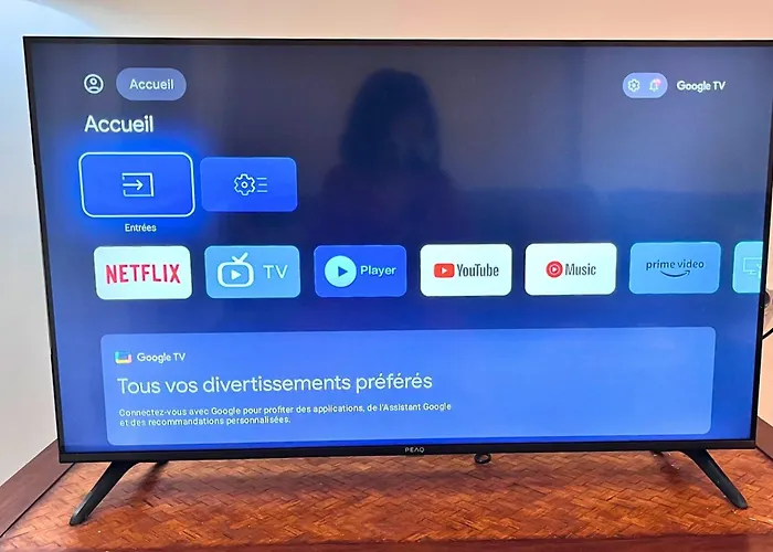 Spacious 3 Bedroom Renovated 500 M From The Beaches Apartment