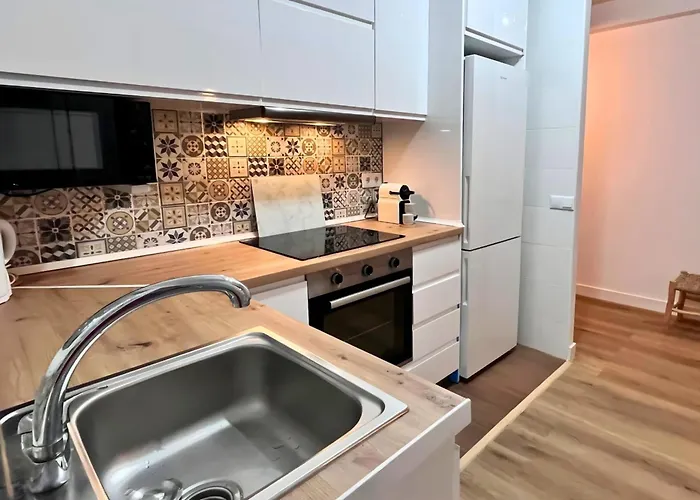 Apartment Spacious 3 Bedroom Renovated 500 M From The Beaches