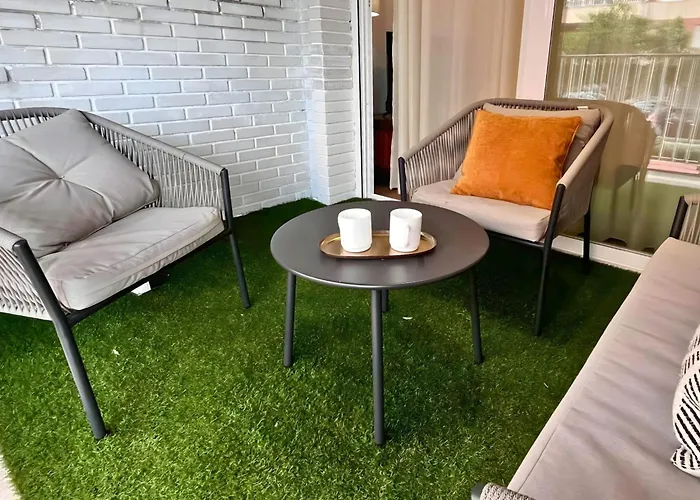 Spacious 3 Bedroom Renovated 500 M From The Beaches