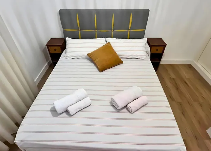 Spacious 3 Bedroom Renovated 500 M From The Beaches *