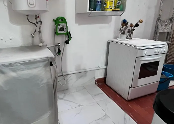 Spacious 3 Bedroom Renovated 500 M From The Beaches