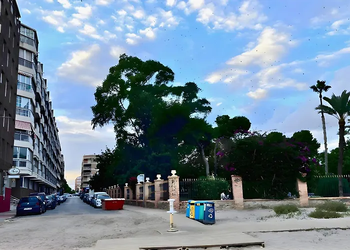 Spacious 3 Bedroom Renovated 500 M From The Beaches