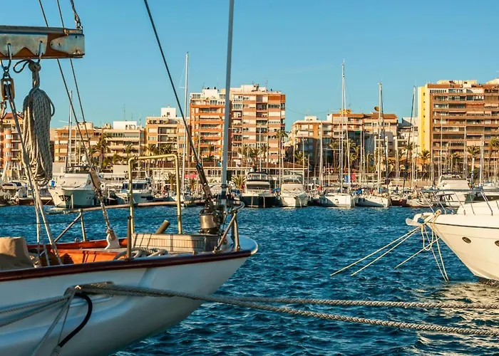 Spacious 3 Bedroom Renovated 500 M From The Beaches Torrevieja